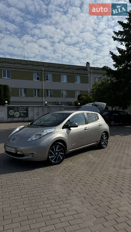 Хэтчбек Nissan Leaf 2015 в Ровно