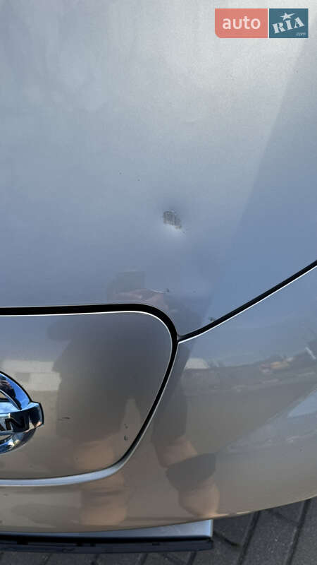 Хэтчбек Nissan Leaf 2015 в Ровно