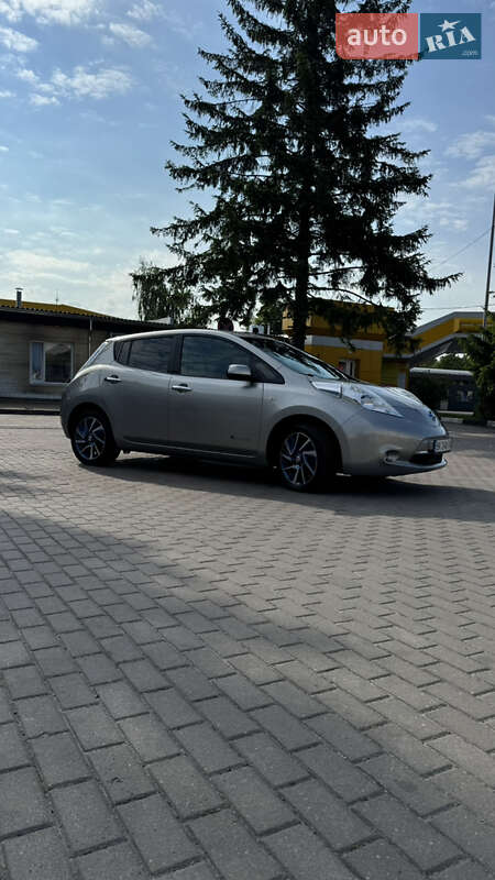 Хэтчбек Nissan Leaf 2015 в Ровно