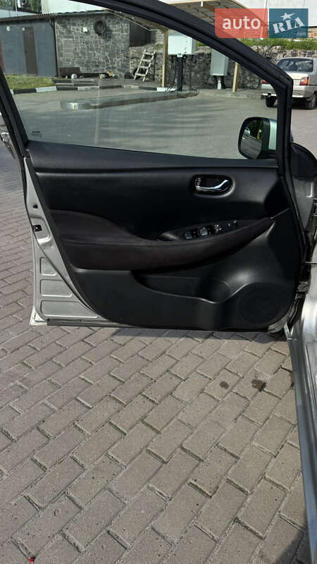 Хэтчбек Nissan Leaf 2015 в Ровно