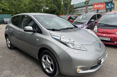 Хэтчбек Nissan Leaf 2015 в 