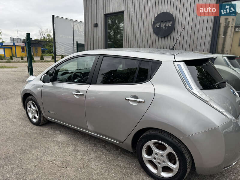 Хетчбек Nissan Leaf 2015 в Тернополі