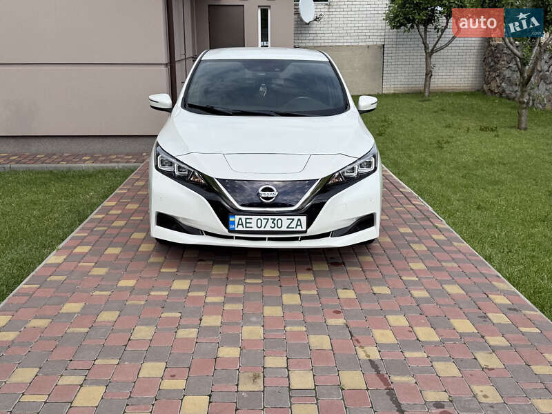 Хетчбек Nissan Leaf 2018 в Дніпрі