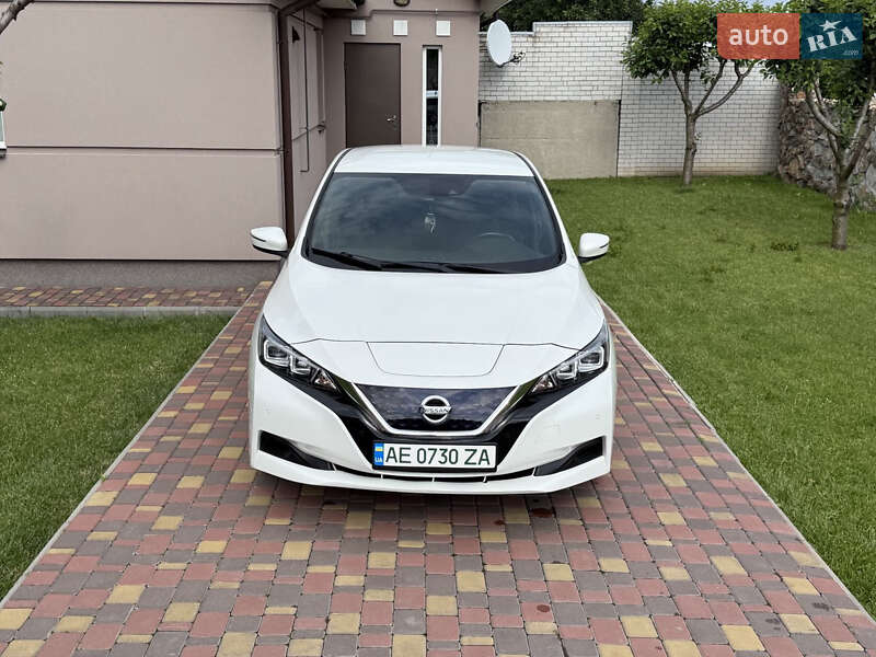 Хетчбек Nissan Leaf 2018 в Дніпрі