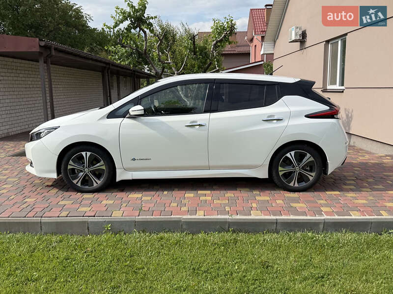Хетчбек Nissan Leaf 2018 в Дніпрі
