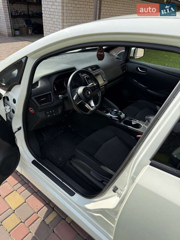 Хетчбек Nissan Leaf 2018 в Дніпрі