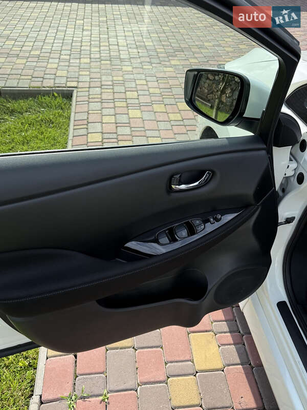 Хетчбек Nissan Leaf 2018 в Дніпрі