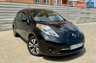 Хэтчбек Nissan Leaf 2014 в 
