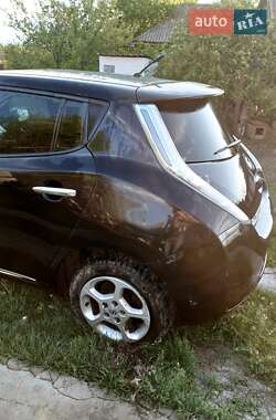 Хэтчбек Nissan Leaf 2014 в 