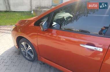 Хэтчбек Nissan Leaf 2022 в 