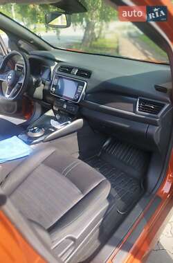 Хэтчбек Nissan Leaf 2022 в 
