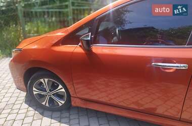 Хэтчбек Nissan Leaf 2022 в 