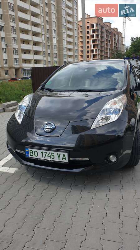 Хетчбек Nissan Leaf 2014 в 