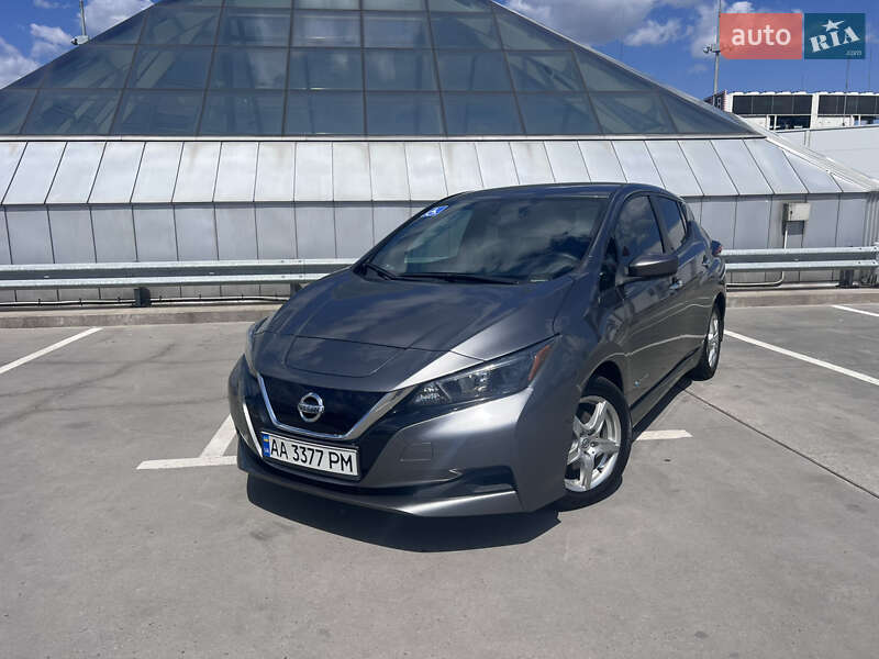 Хэтчбек Nissan Leaf 2018 в 