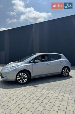Хэтчбек Nissan Leaf 2011 в 
