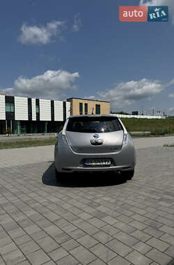 Хэтчбек Nissan Leaf 2011 в 