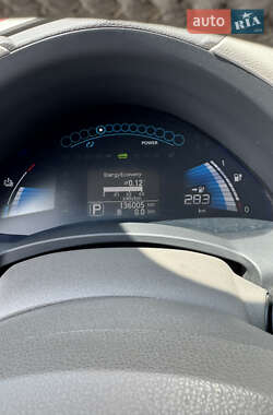 Хэтчбек Nissan Leaf 2011 в 