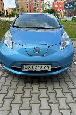 Хэтчбек Nissan Leaf 2012 в 