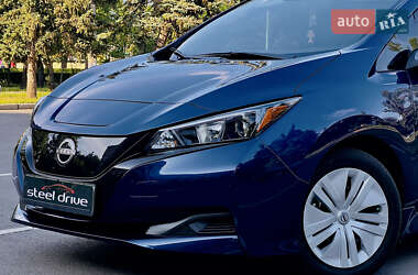 Хэтчбек Nissan Leaf 2022 в 