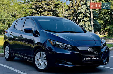 Хэтчбек Nissan Leaf 2022 в 