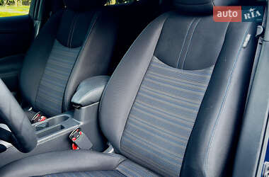 Хэтчбек Nissan Leaf 2022 в 