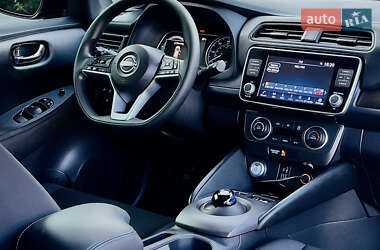 Хэтчбек Nissan Leaf 2022 в 