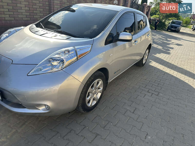 Хэтчбек Nissan Leaf 2013 в Черновцах