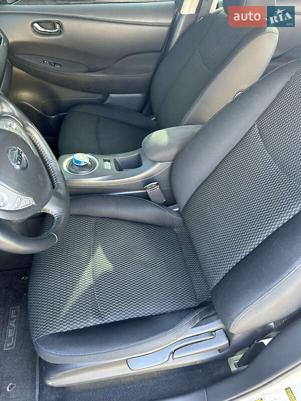 Хэтчбек Nissan Leaf 2013 в Черновцах
