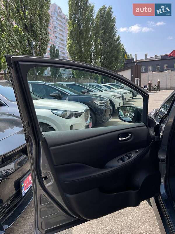 Хэтчбек Nissan Leaf 2022 в Киеве