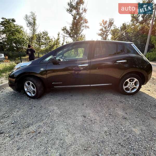 Хэтчбек Nissan Leaf 2014 в Днепре
