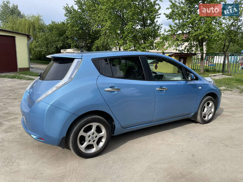 Хэтчбек Nissan Leaf 2012 в Красилове