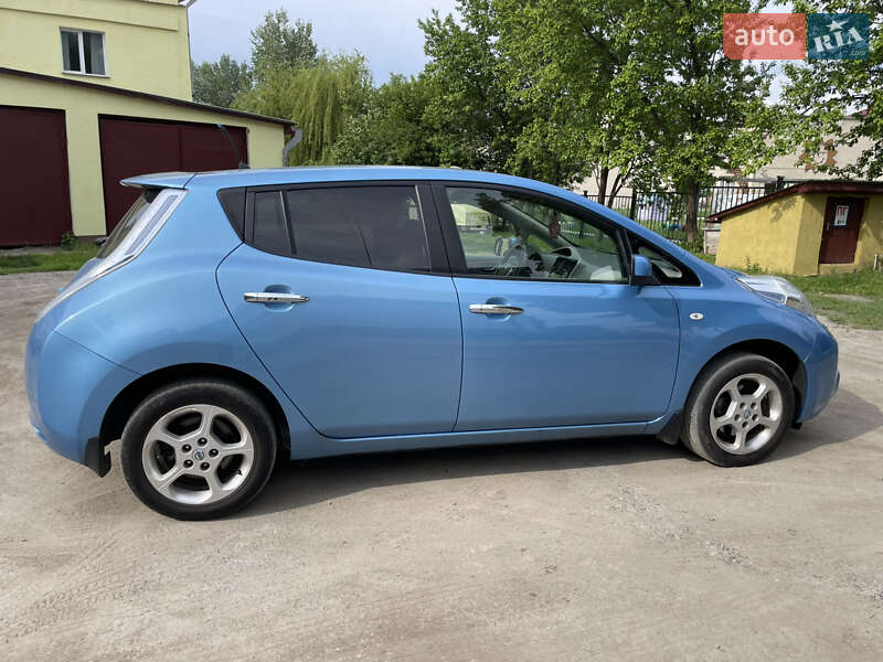 Хэтчбек Nissan Leaf 2012 в Красилове