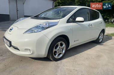 Хэтчбек Nissan Leaf 2012 в 