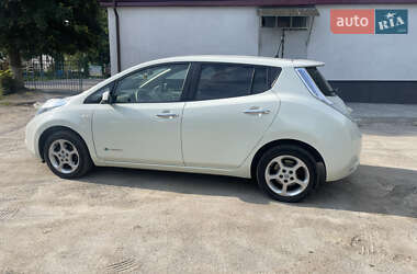 Хэтчбек Nissan Leaf 2012 в 