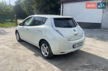 Хэтчбек Nissan Leaf 2012 в 