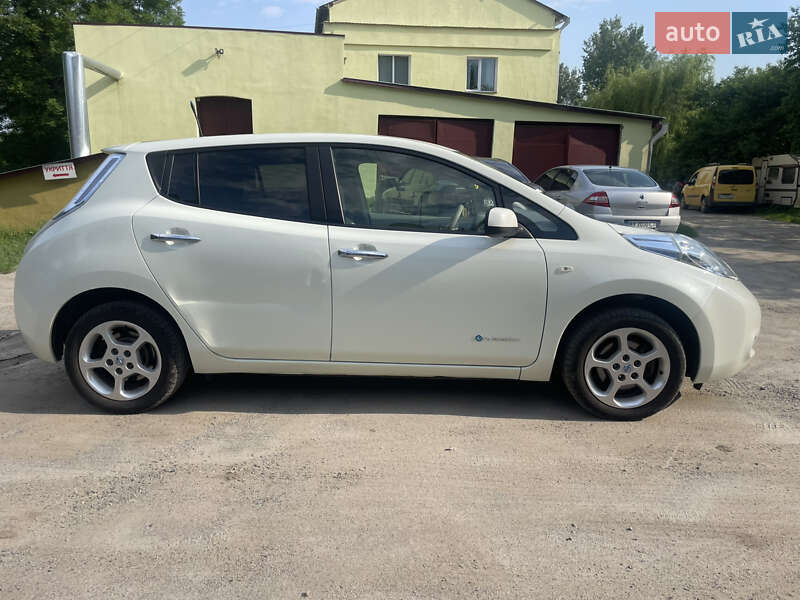 Хэтчбек Nissan Leaf 2012 в Красилове