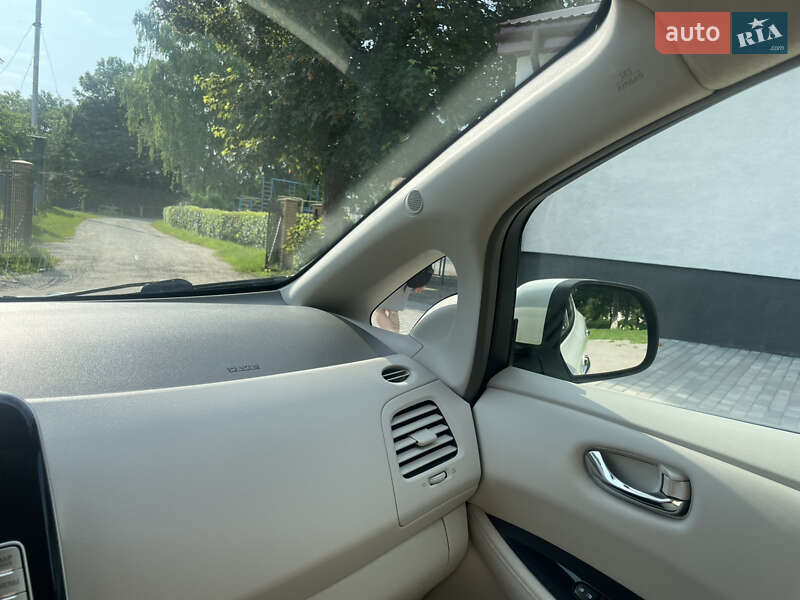 Хэтчбек Nissan Leaf 2012 в Красилове