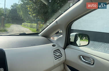 Хэтчбек Nissan Leaf 2012 в 