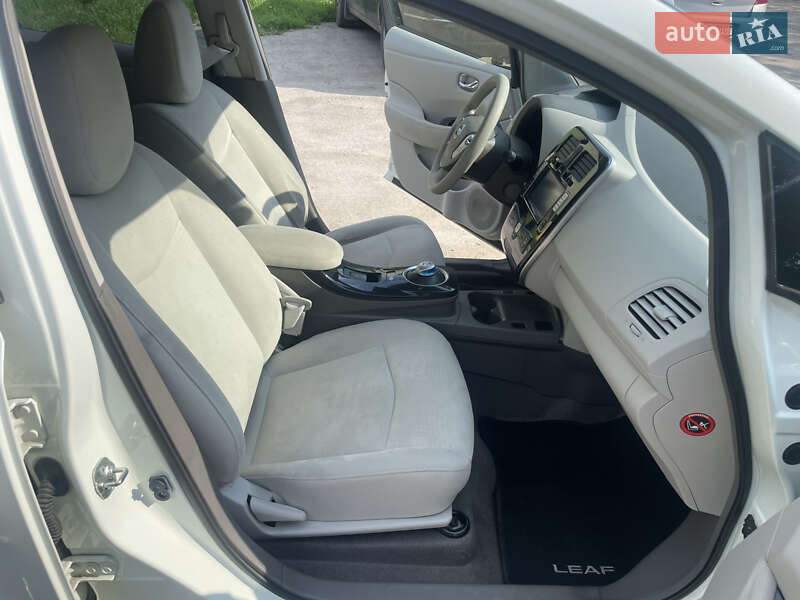 Хэтчбек Nissan Leaf 2012 в Красилове