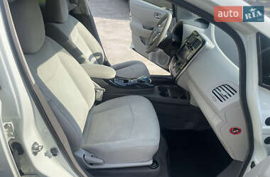 Хэтчбек Nissan Leaf 2012 в 