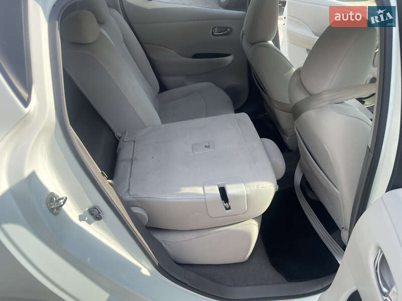 Хэтчбек Nissan Leaf 2012 в Красилове