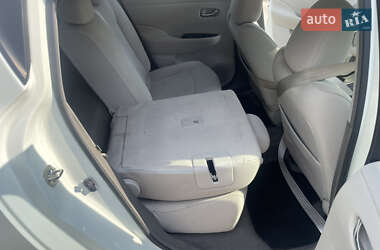 Хэтчбек Nissan Leaf 2012 в 