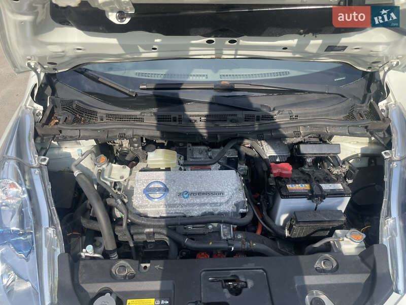 Хэтчбек Nissan Leaf 2012 в Красилове