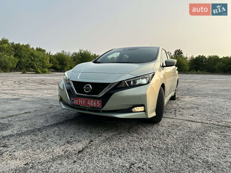 Хэтчбек Nissan Leaf 2018 в 