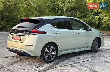 Хэтчбек Nissan Leaf 2018 в 