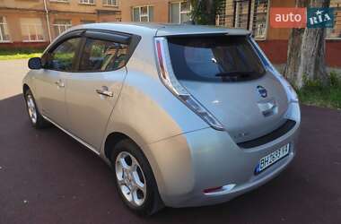 Хетчбек Nissan Leaf 2012 в 