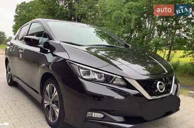 Хэтчбек Nissan Leaf 2021 в 