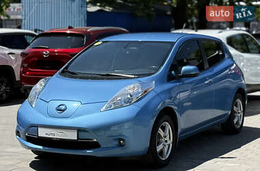 Хэтчбек Nissan Leaf 2013 в 