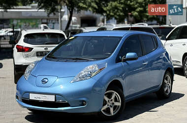 Хэтчбек Nissan Leaf 2013 в 