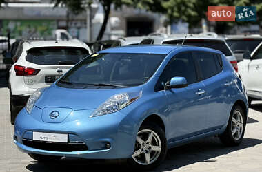 Хэтчбек Nissan Leaf 2013 в 